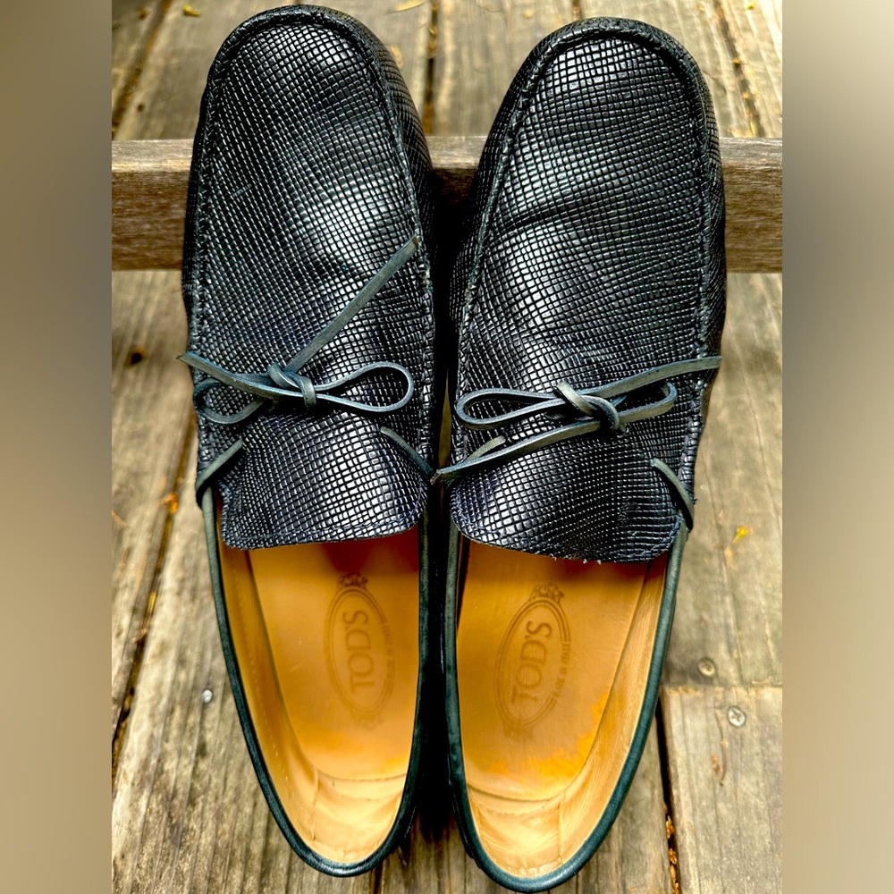 Tod’s Gomma loafers in dark blue.
